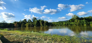 ขายที่ดินติดแม่น้ำแควน้อย เมืองกาญจนบุรี 17 ไร่ พร้อมบ้านริมน้ำสวยๆ พร้อมปลูกต้นทุเรียน และผลไม้อื่นๆ ไว้แล้ว  ใกล้แหล่งชุมชน 